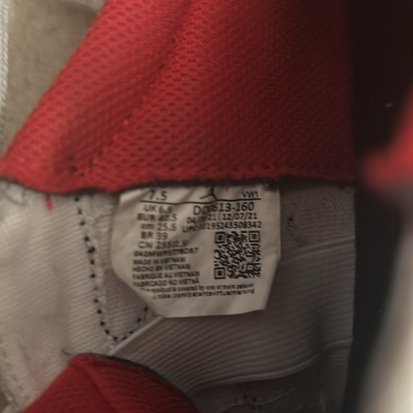 Jordan 11 mft, pretty clean and white,GUC - Picture 4 of 4